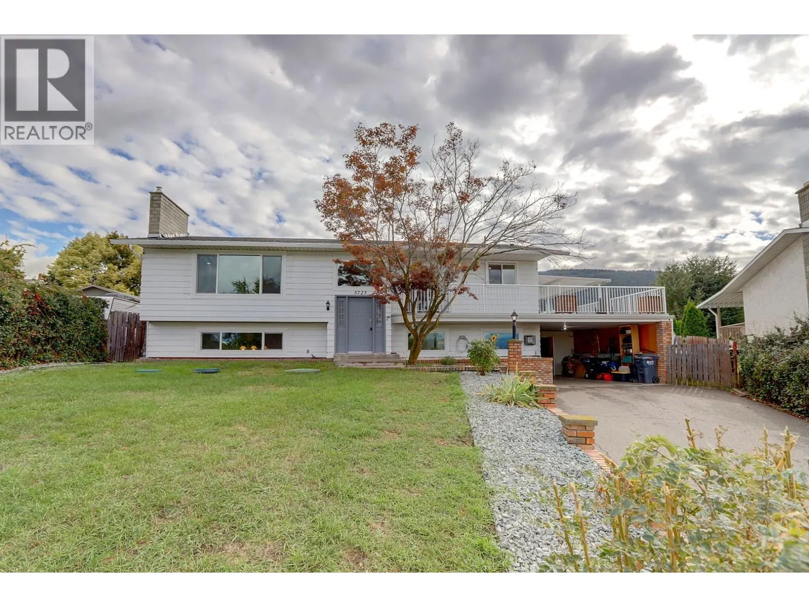 5723 Richards Crescent