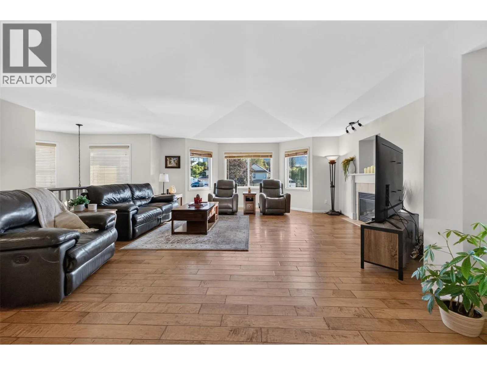 1380 Loseth Drive