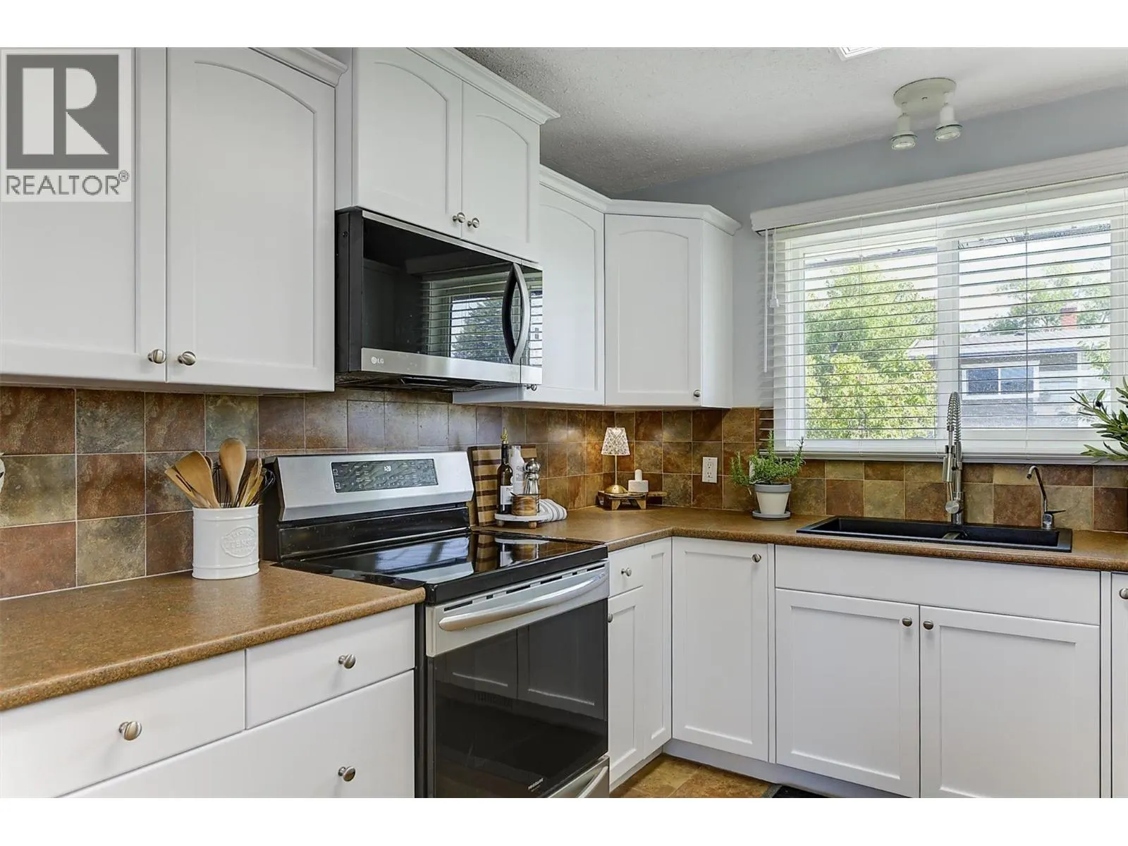 450 Holbrook Road W