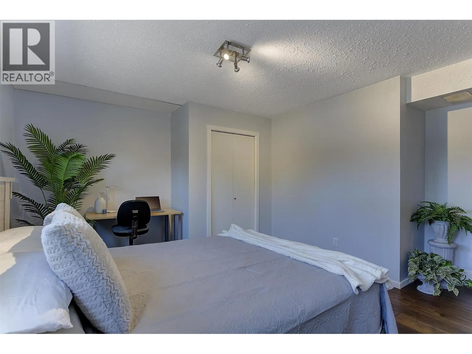 450 Holbrook Road W