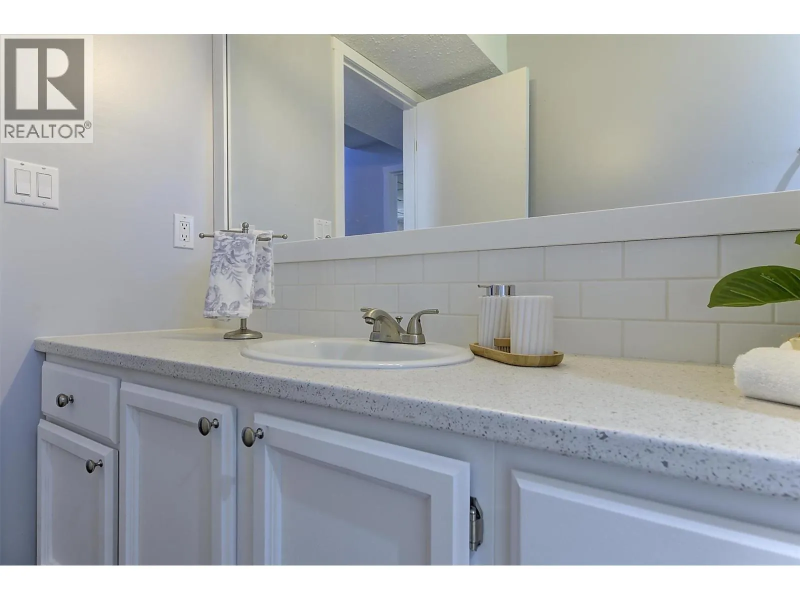 450 Holbrook Road W