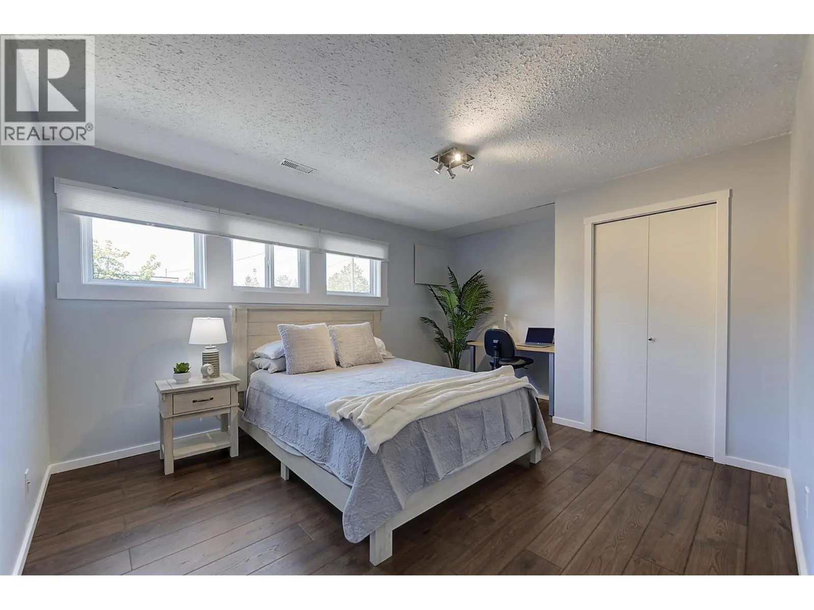 450 Holbrook Road W