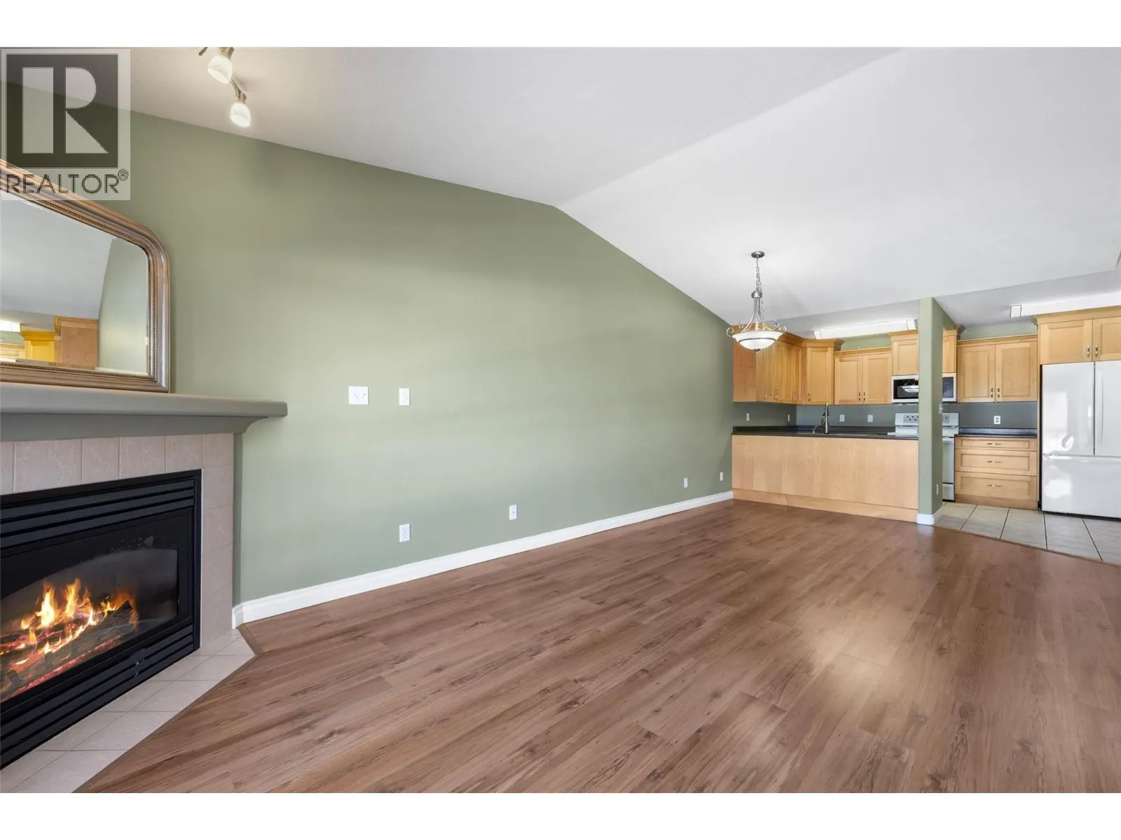683 Victoria Street Unit# 407