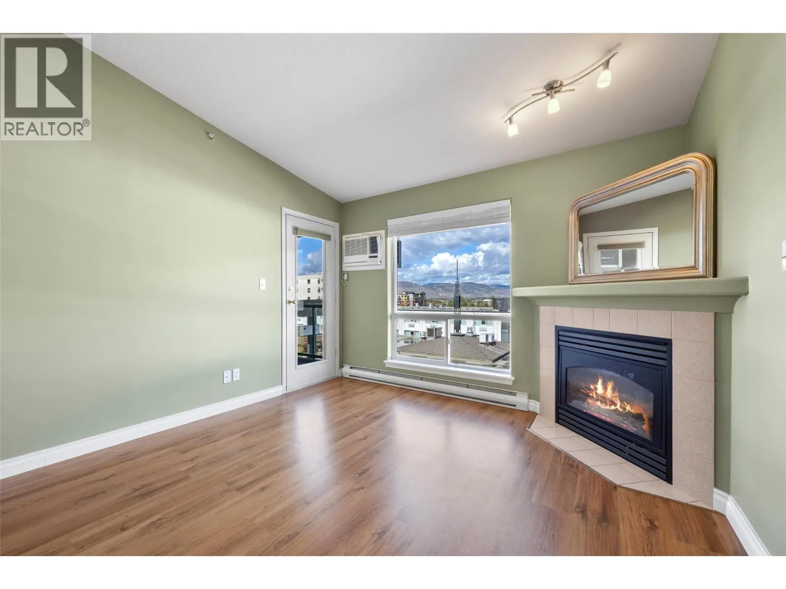 683 Victoria Street Unit# 407