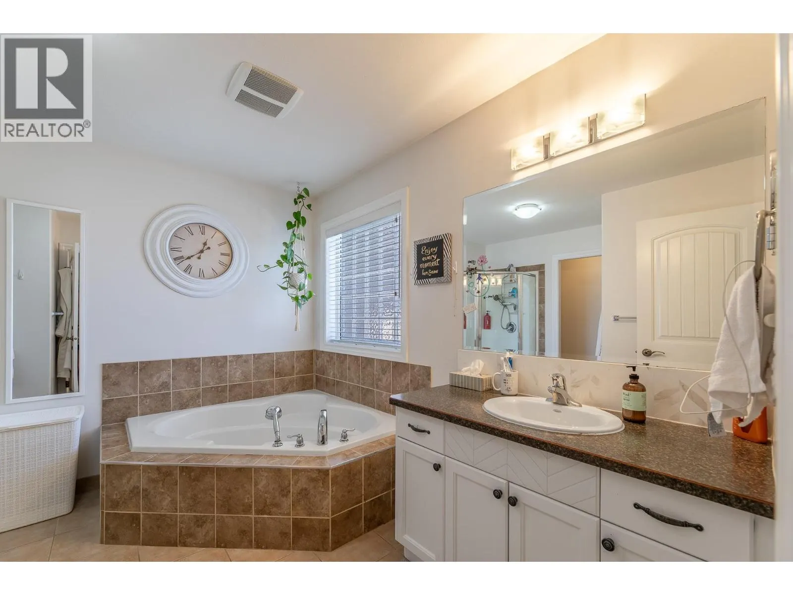 1742 FAIRFORD Drive Unit# 106