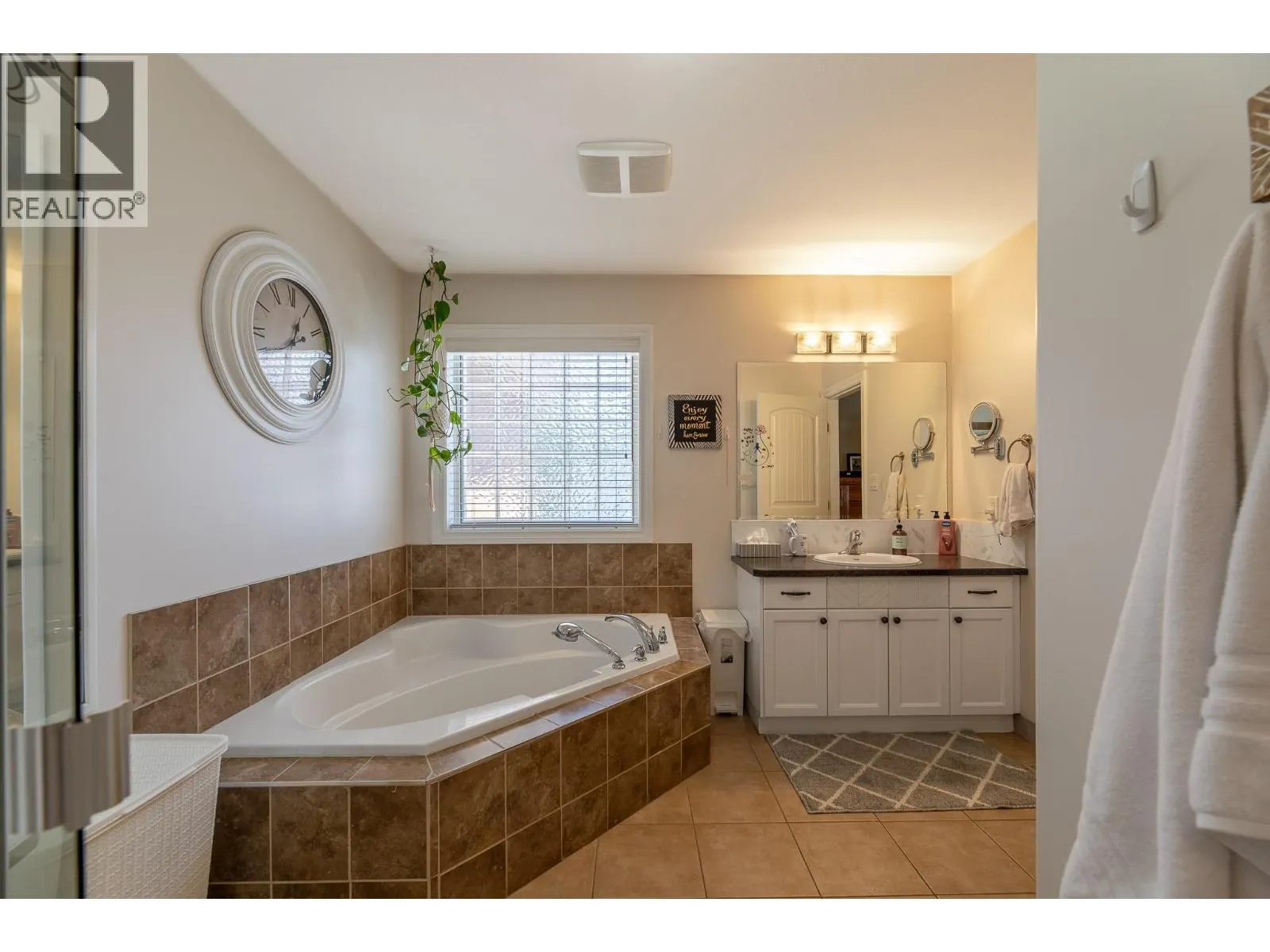 1742 FAIRFORD Drive Unit# 106