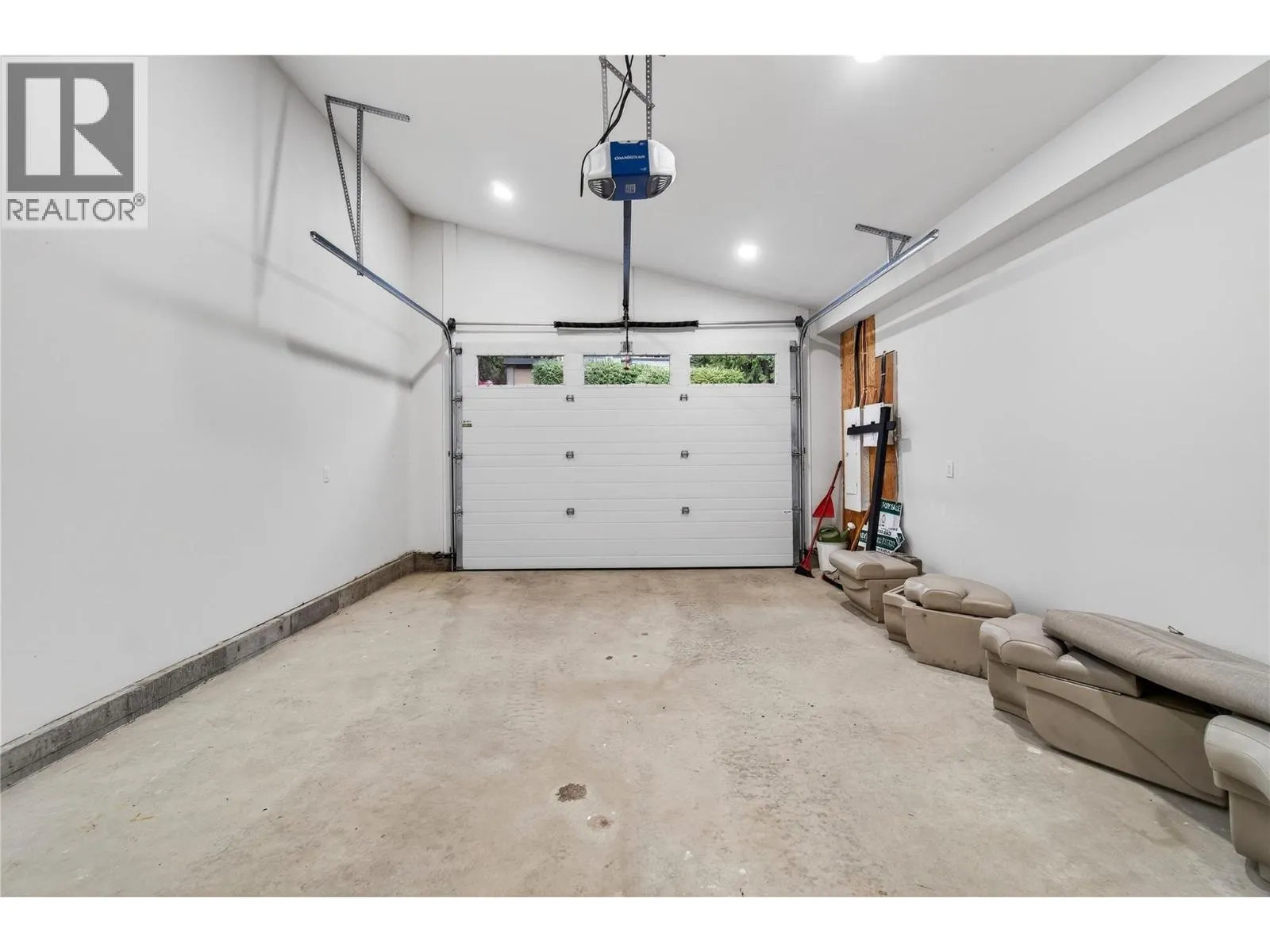 3044 Cedar Drive