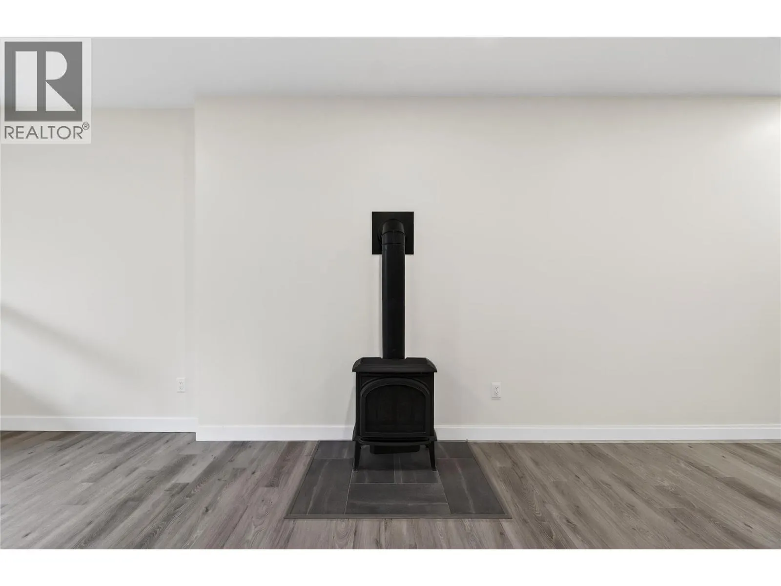 3044 Cedar Drive