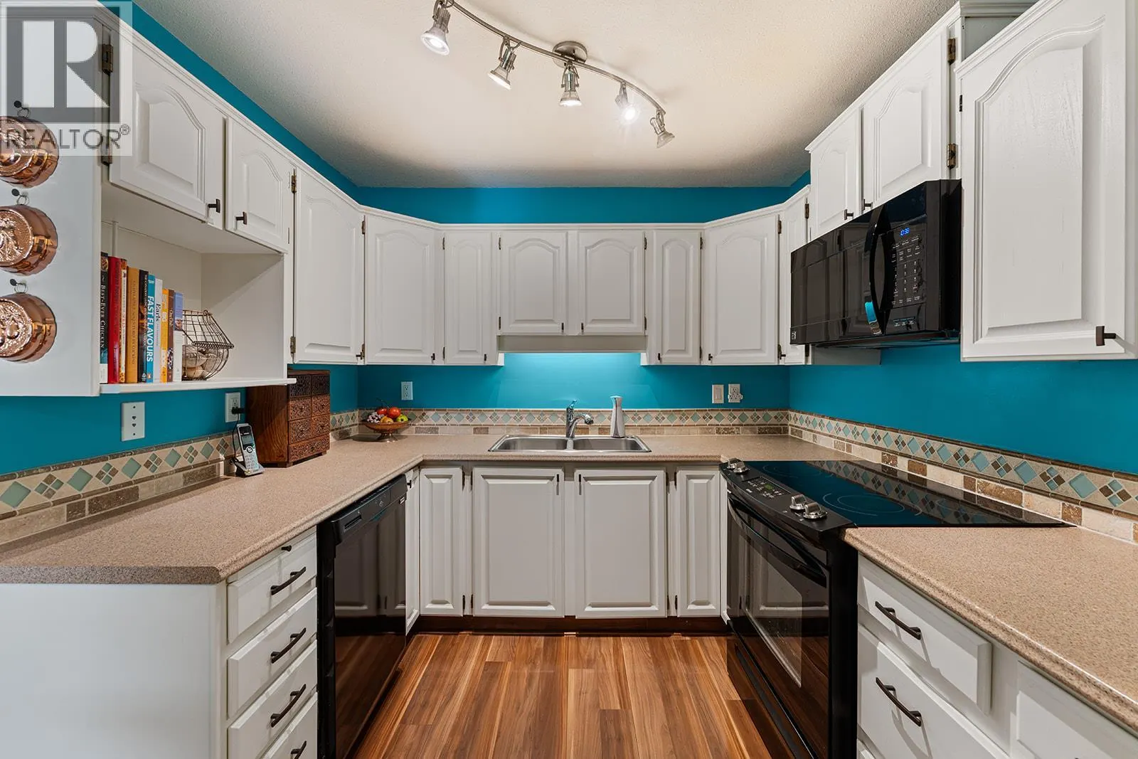 1534 LAWRENCE Avenue Unit# 304
