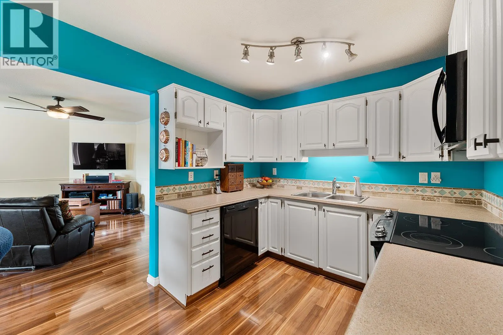 1534 LAWRENCE Avenue Unit# 304