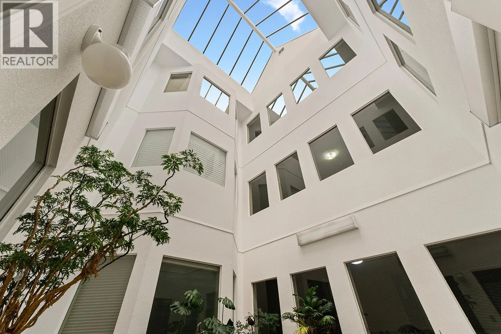 1534 LAWRENCE Avenue Unit# 304