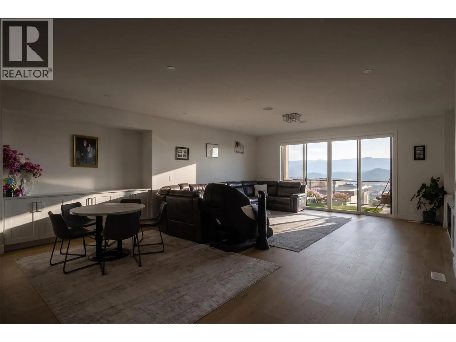 647 Deans Drive