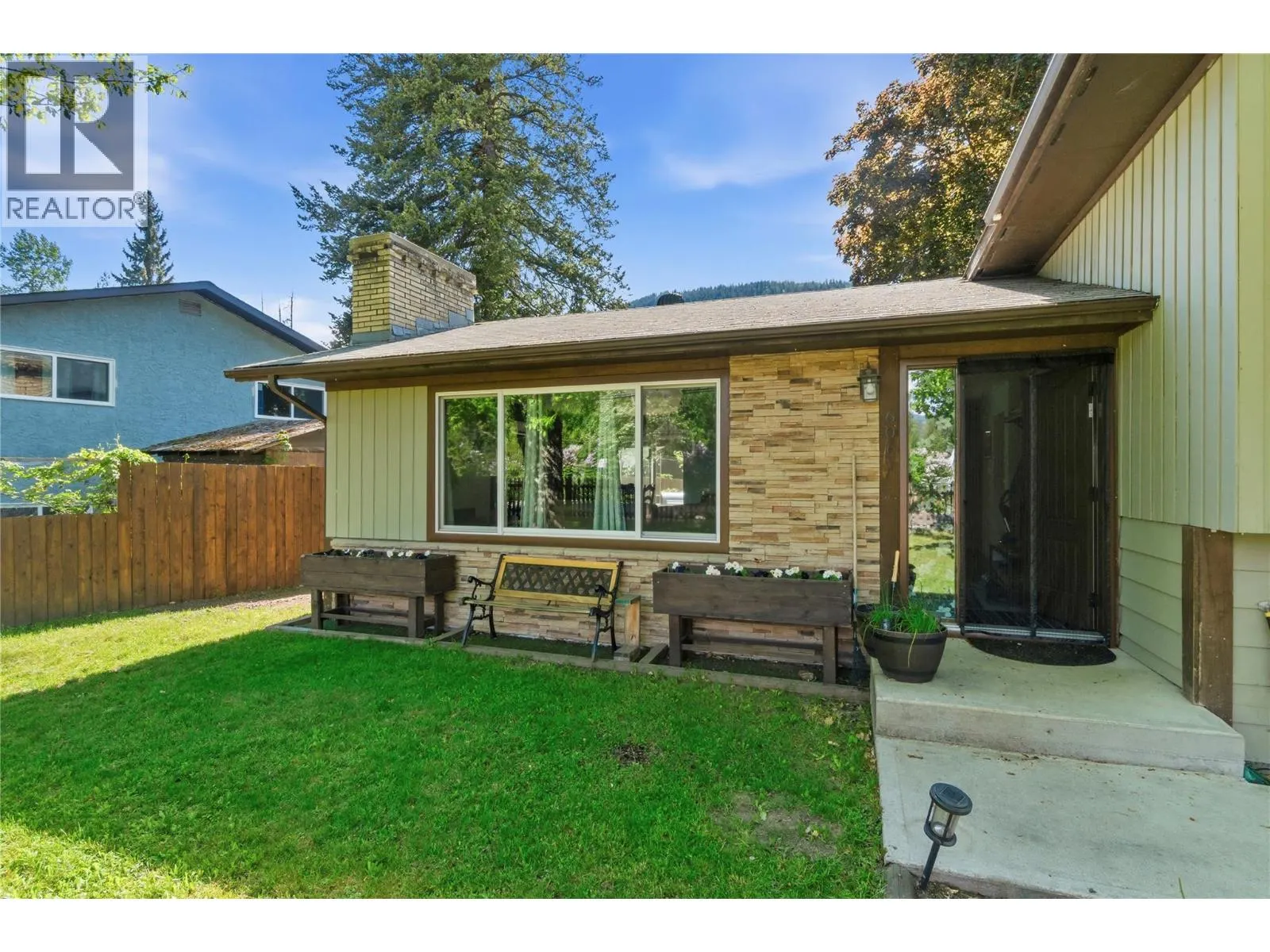 606 Riverside Avenue