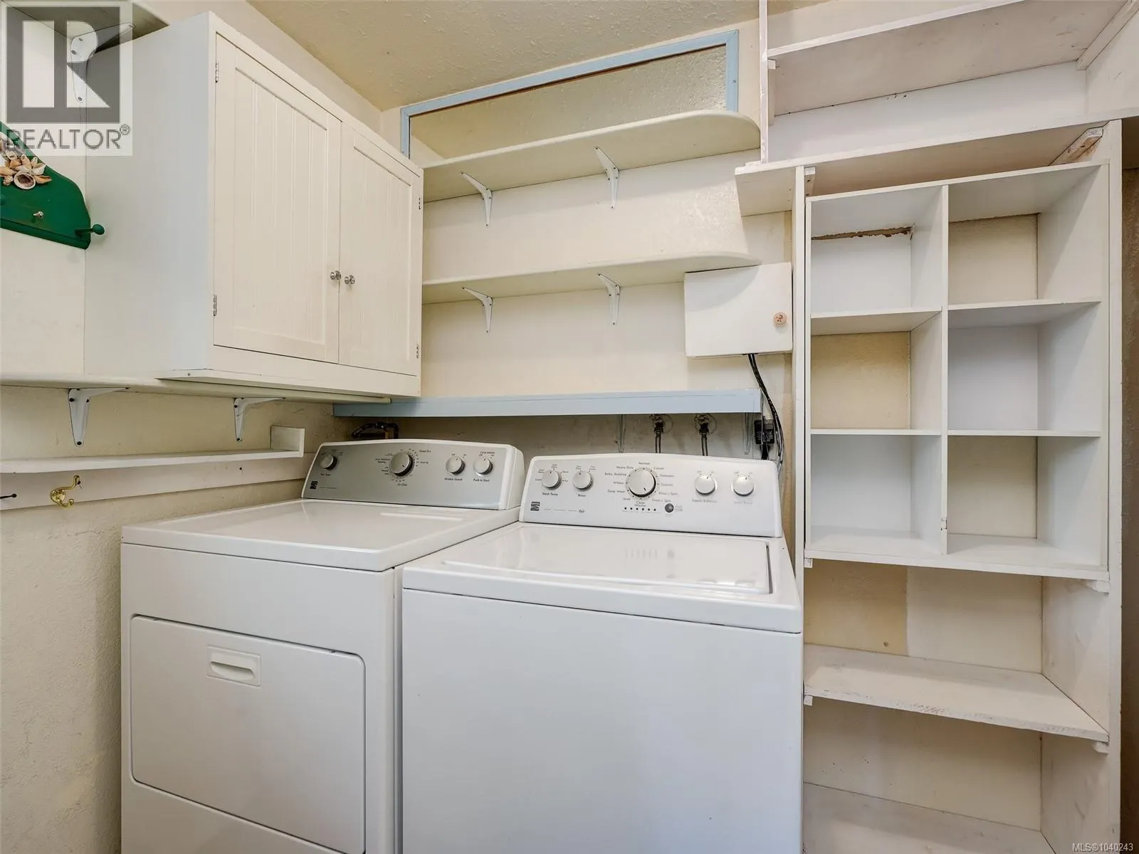 10040 Wisteria Pl