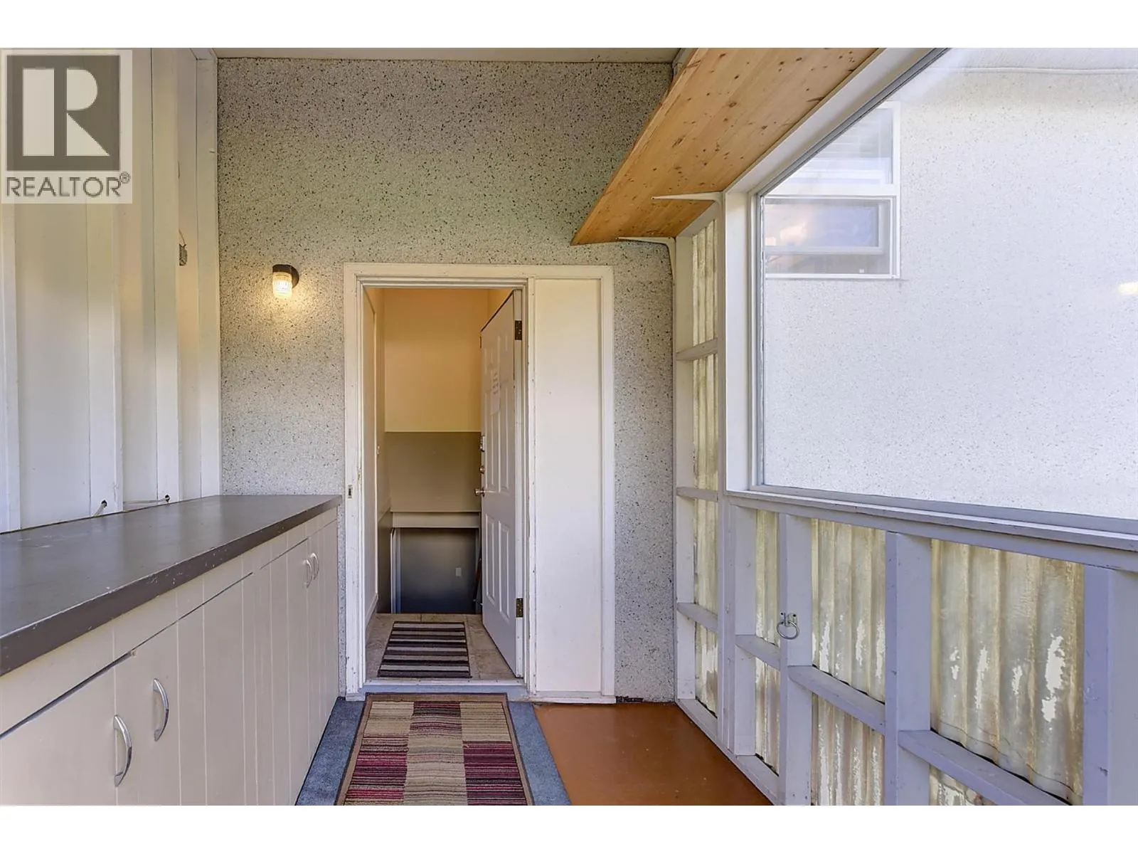 565 Dougall Road S