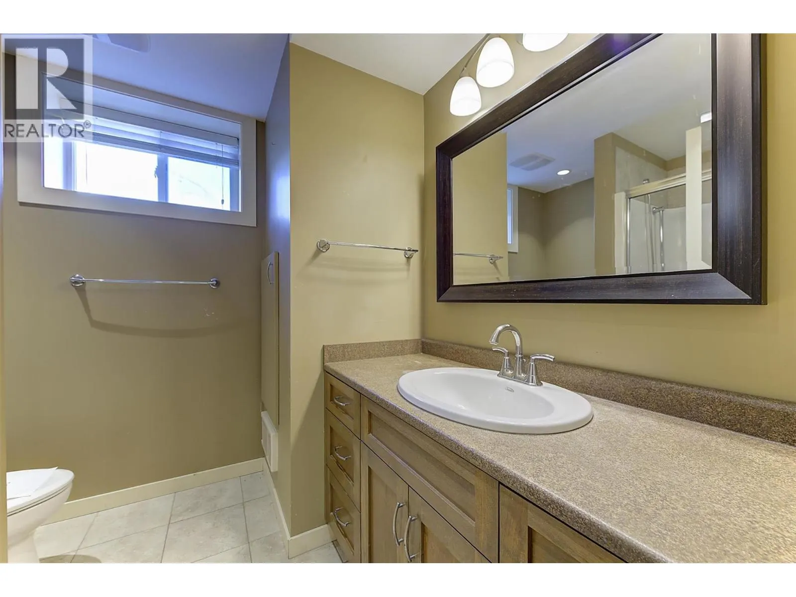 565 Dougall Road S