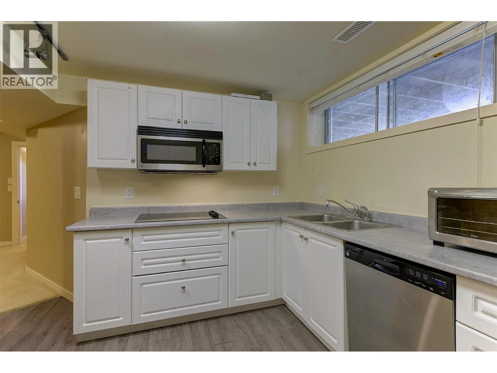 565 Dougall Road S