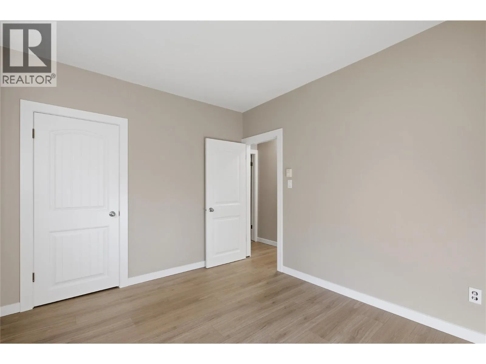 2231/2233 Valleyview Drive