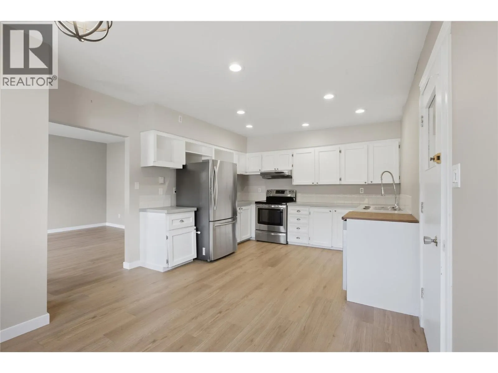 2231/2233 Valleyview Drive