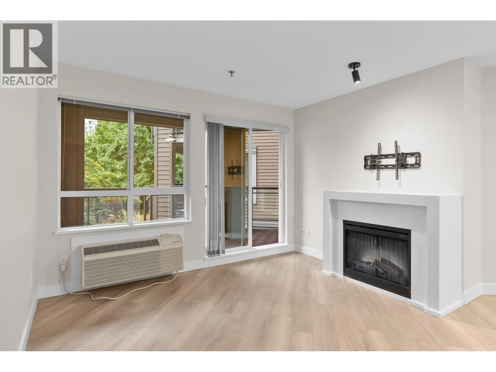 1083 Sunset Drive Unit# 211