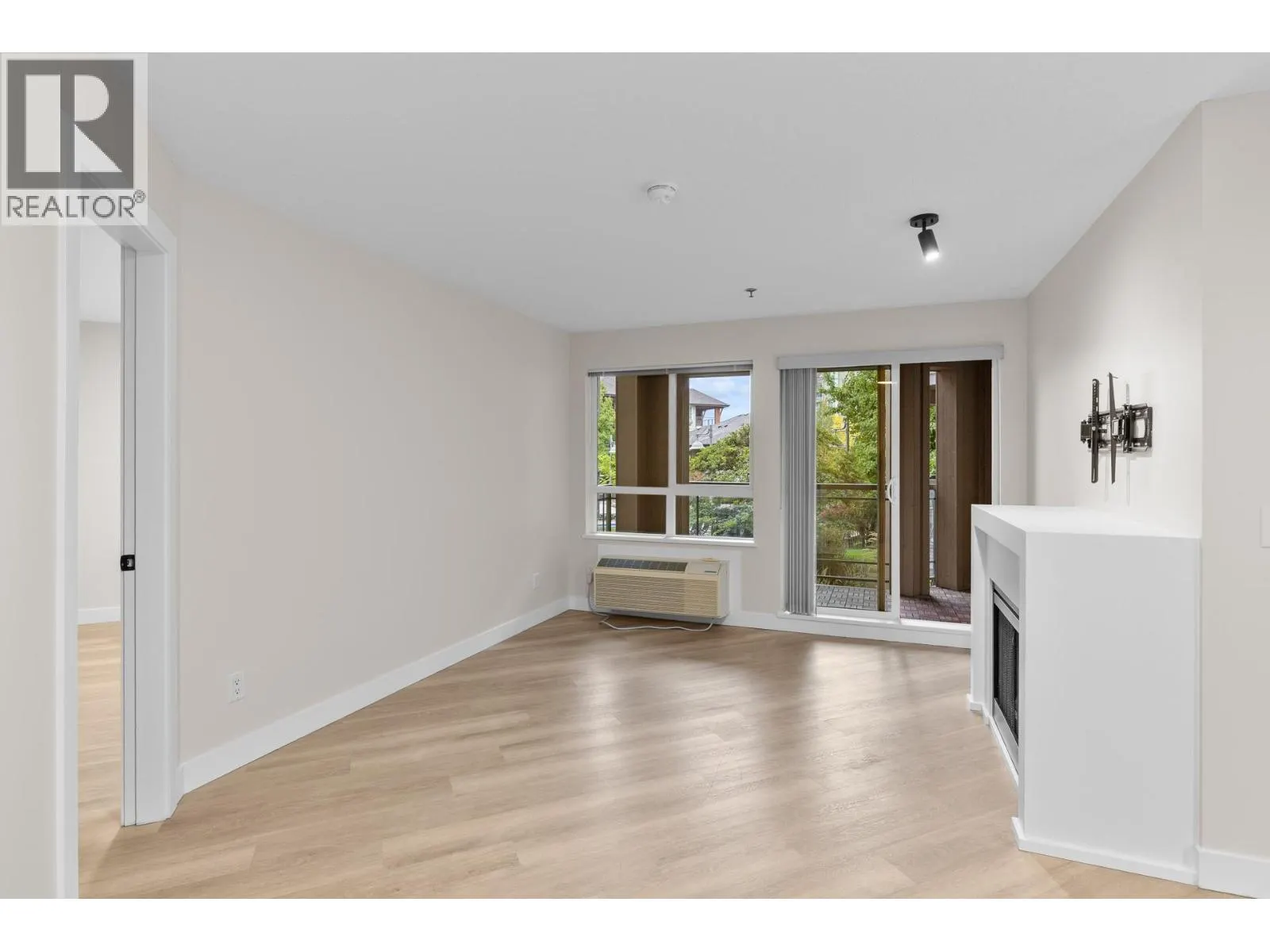 1083 Sunset Drive Unit# 211