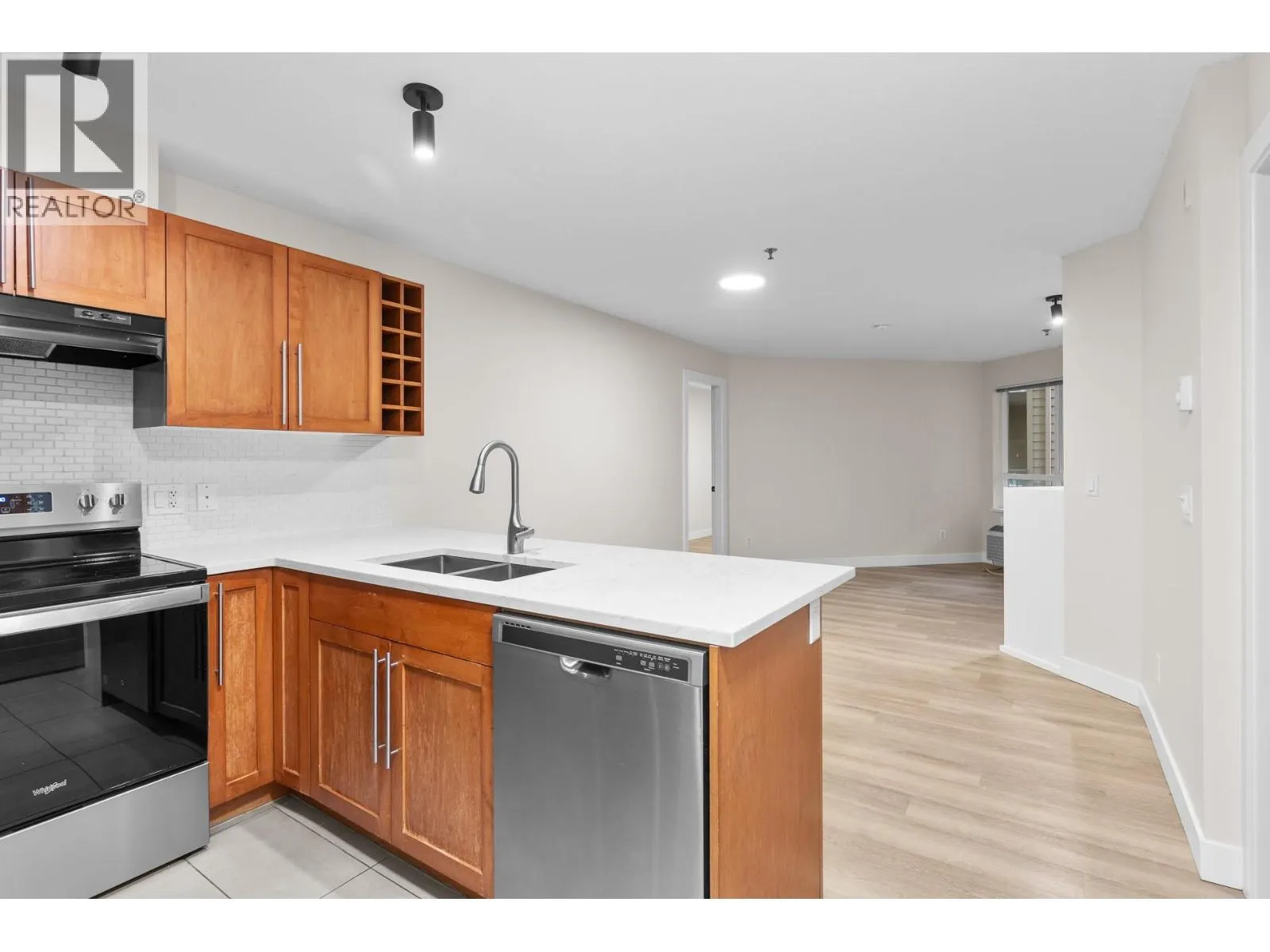 1083 Sunset Drive Unit# 211