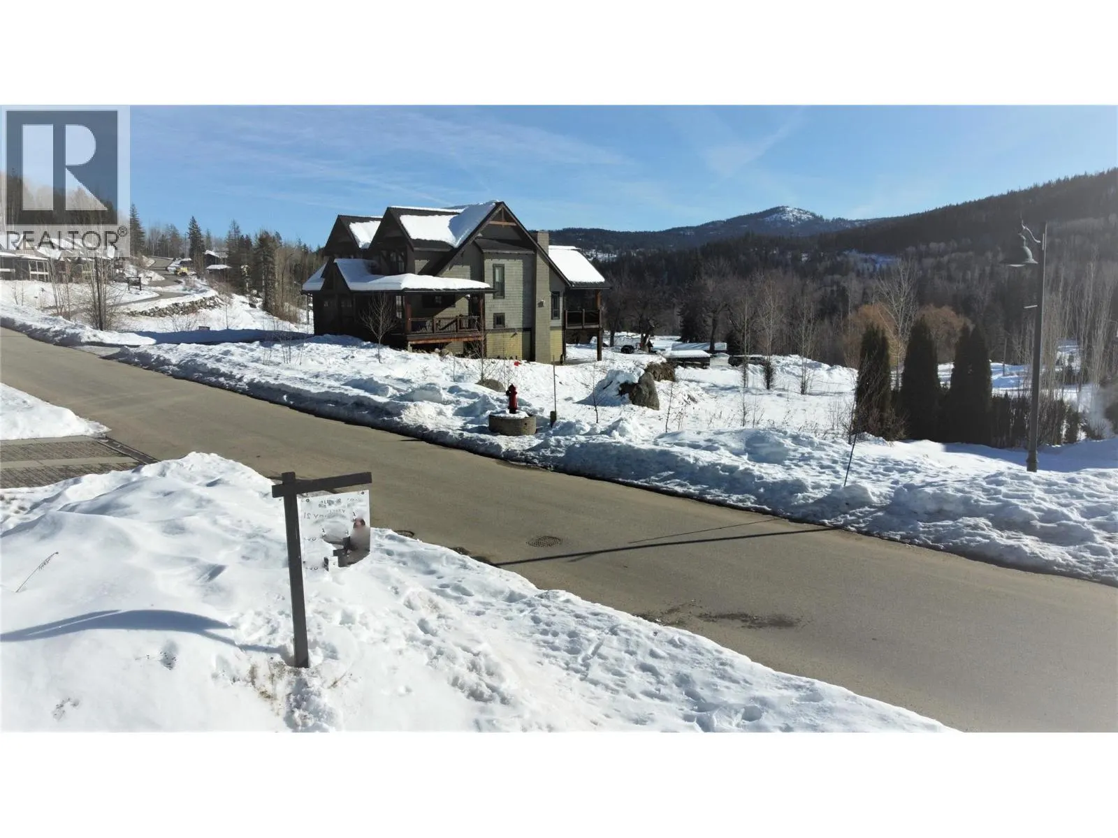 806 WHITE TAIL Drive