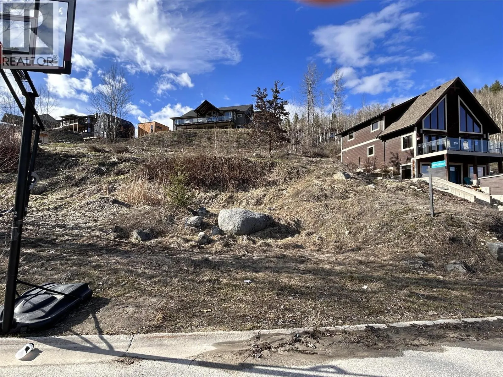 806 WHITE TAIL Drive