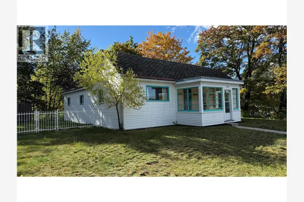 1002 Kootenay Street