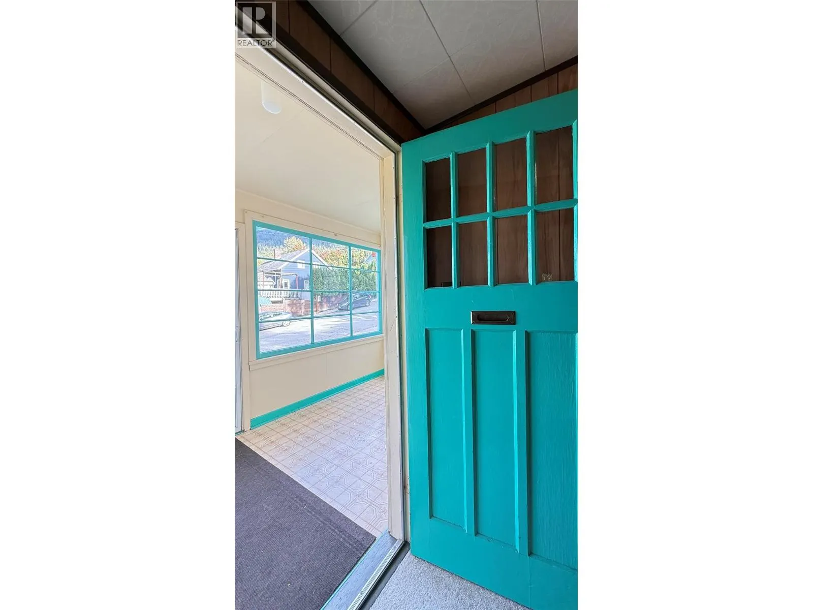 1002 Kootenay Street