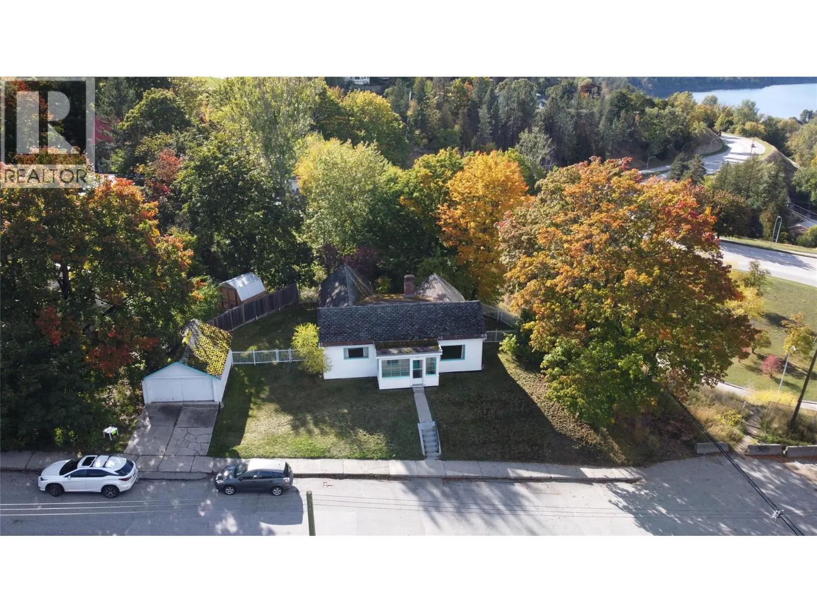 1002 Kootenay Street