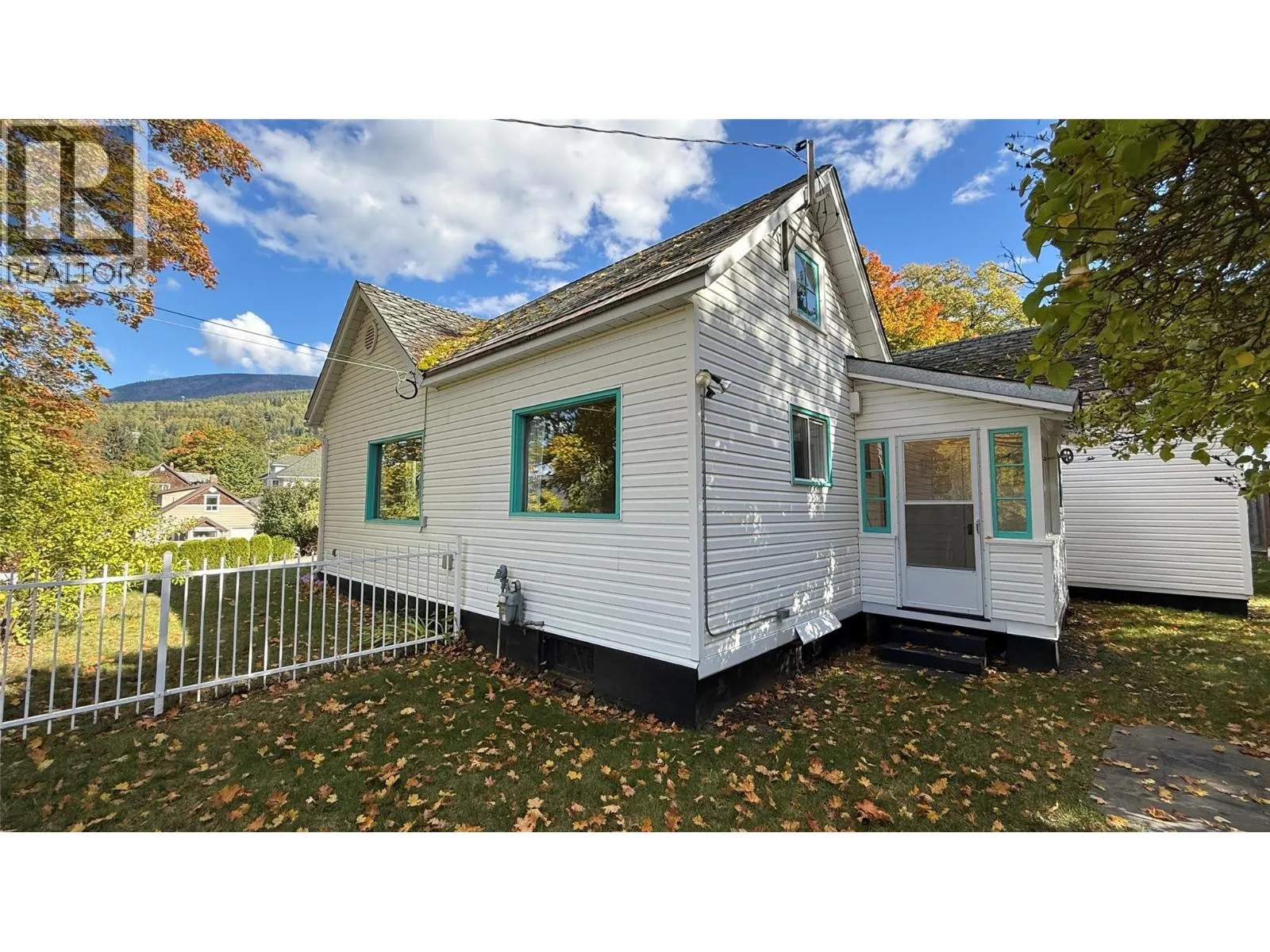 1002 Kootenay Street