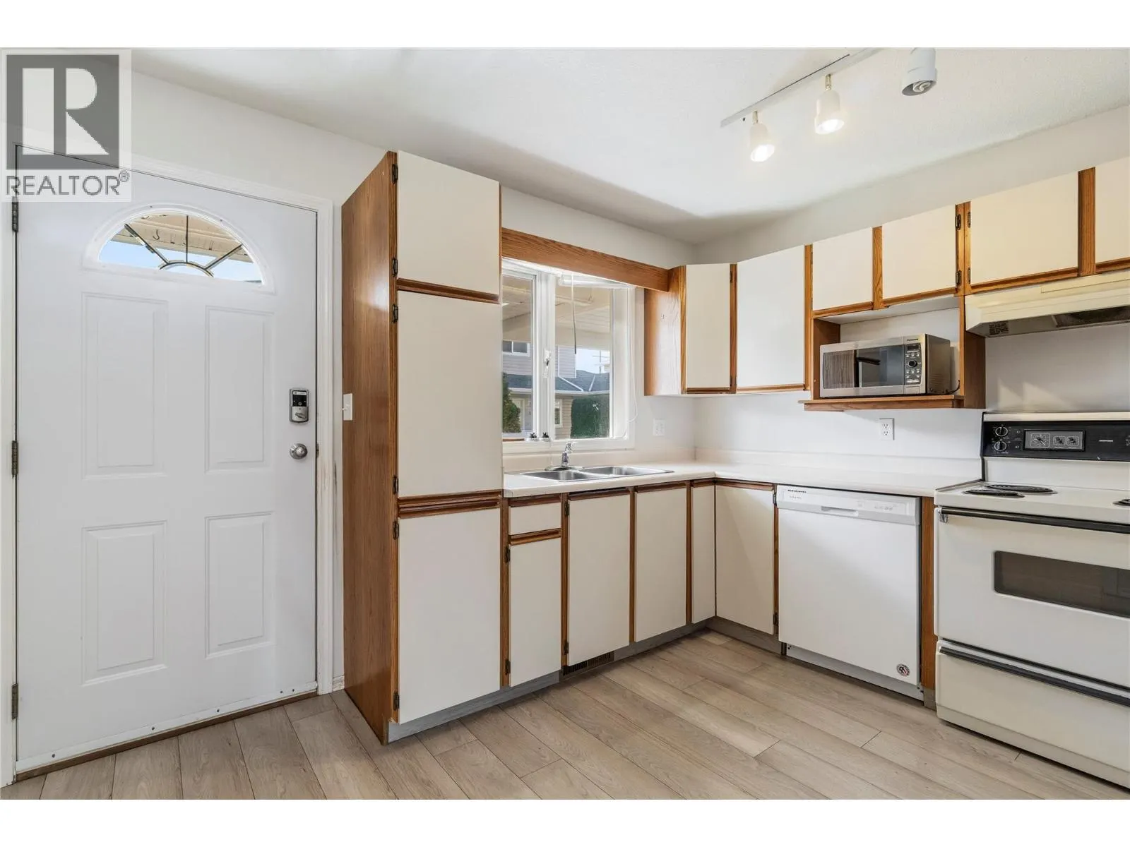 600 10 Street SW Unit# 6