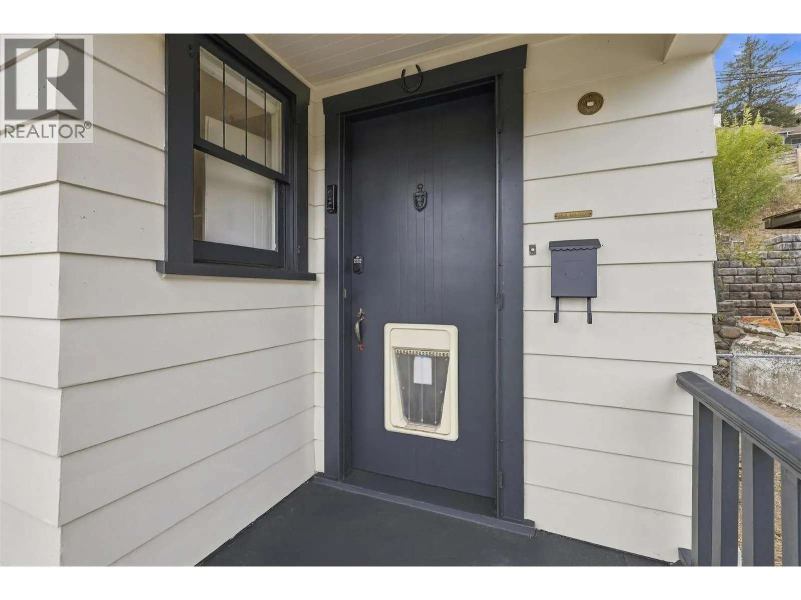 275 SEYMOUR  W Street