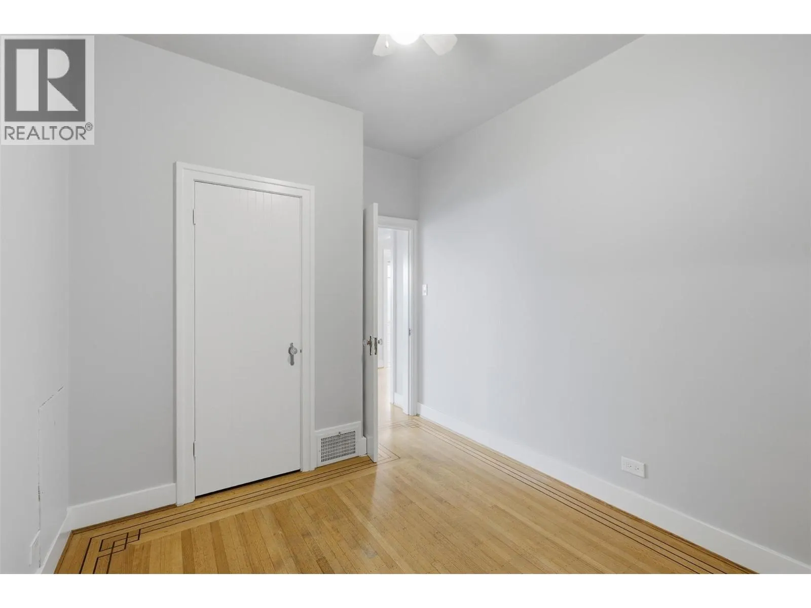 275 SEYMOUR  W Street