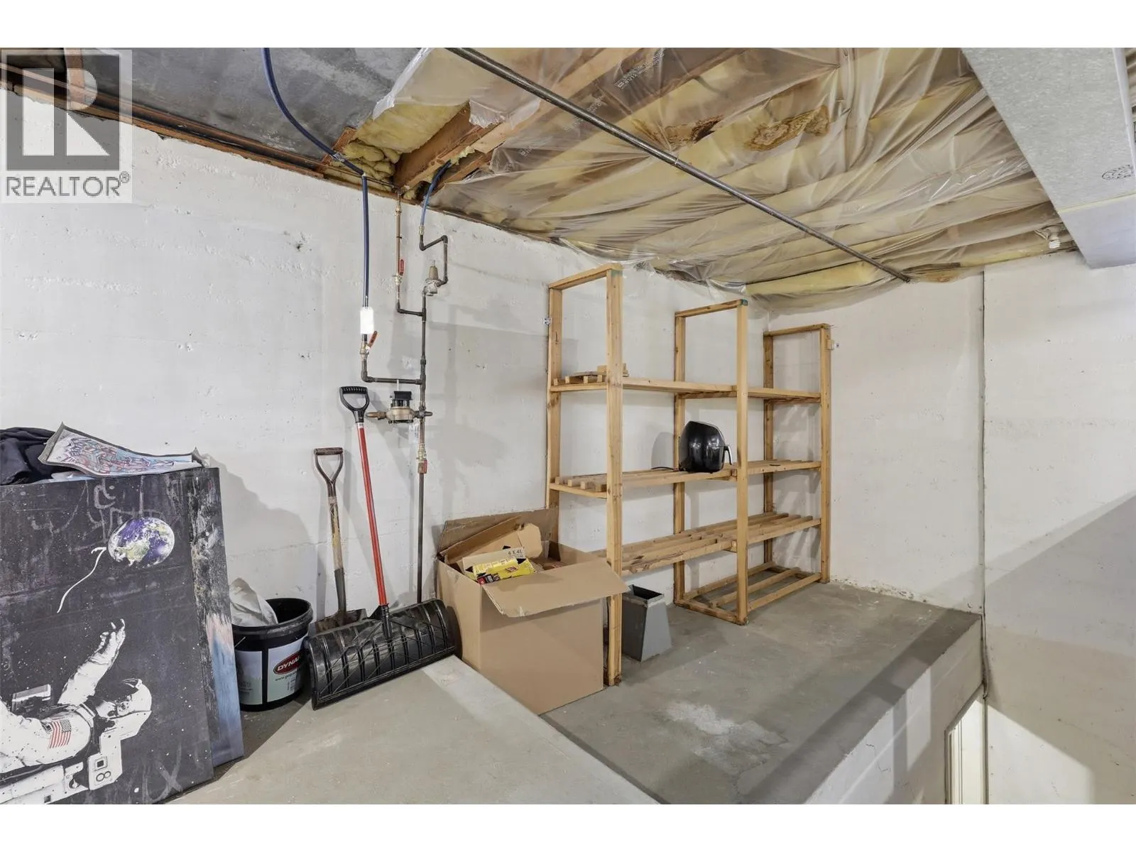 275 SEYMOUR  W Street