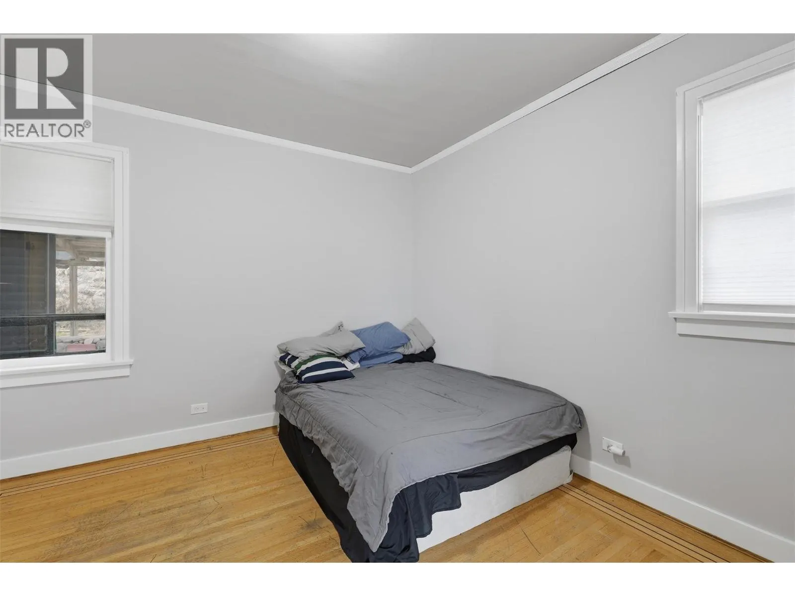275 SEYMOUR  W Street