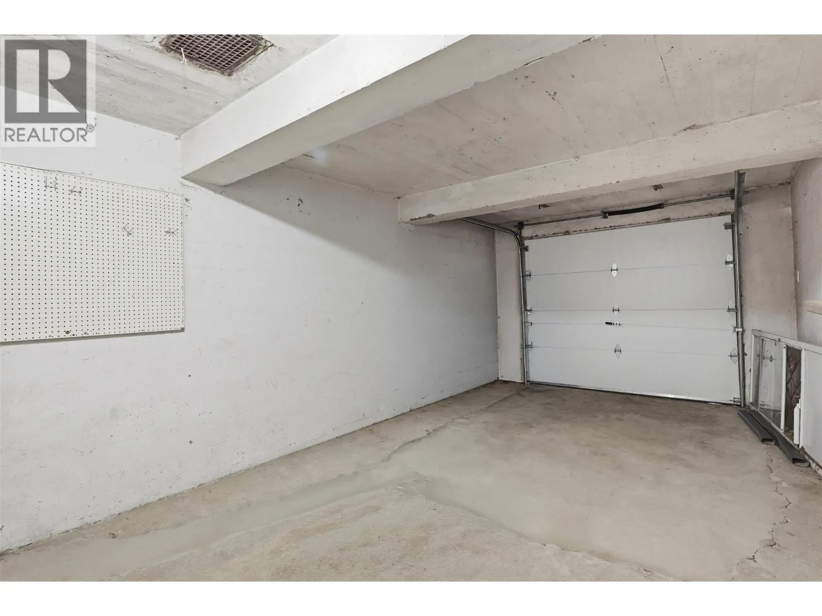 275 SEYMOUR  W Street