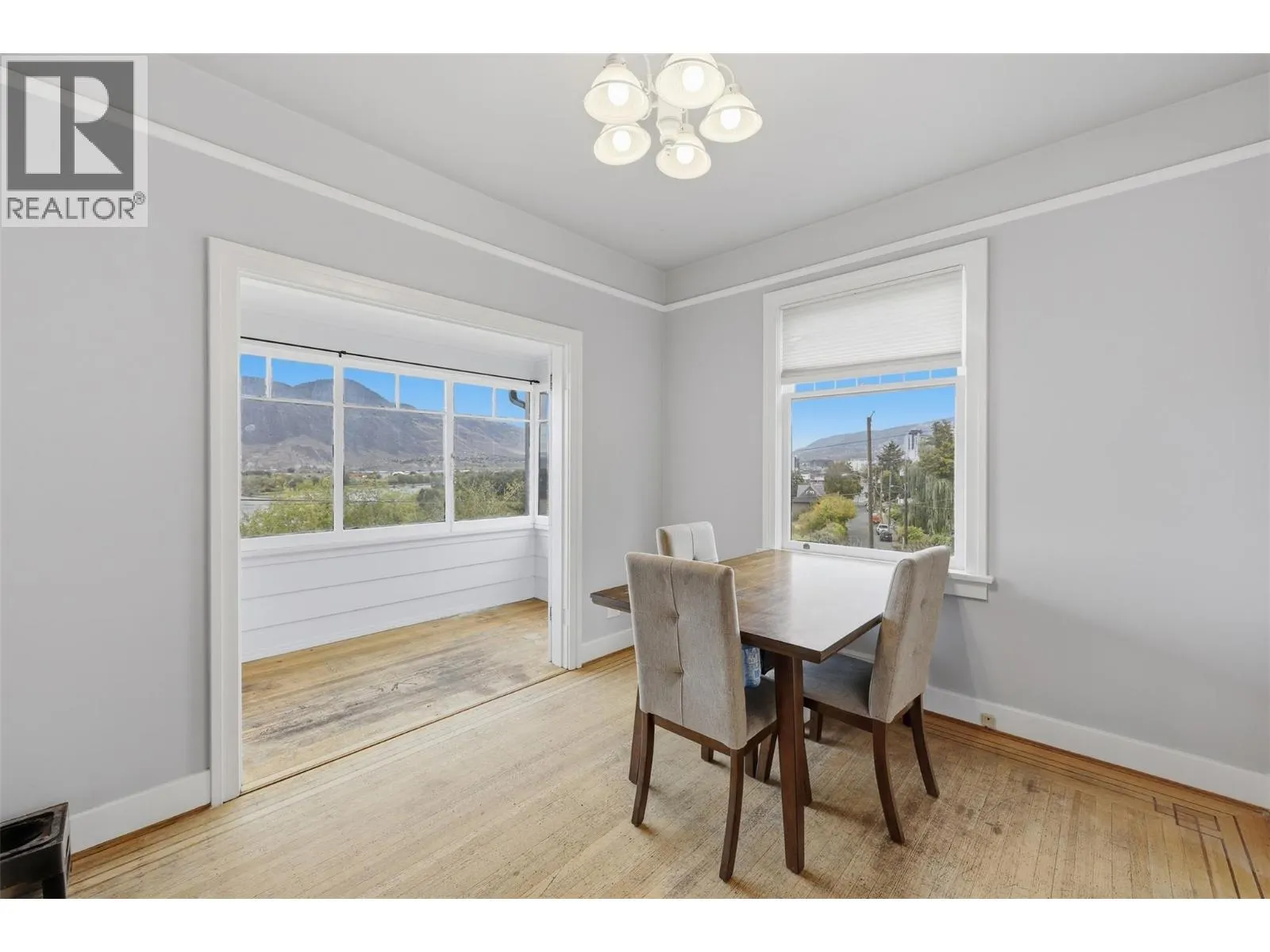 275 SEYMOUR  W Street