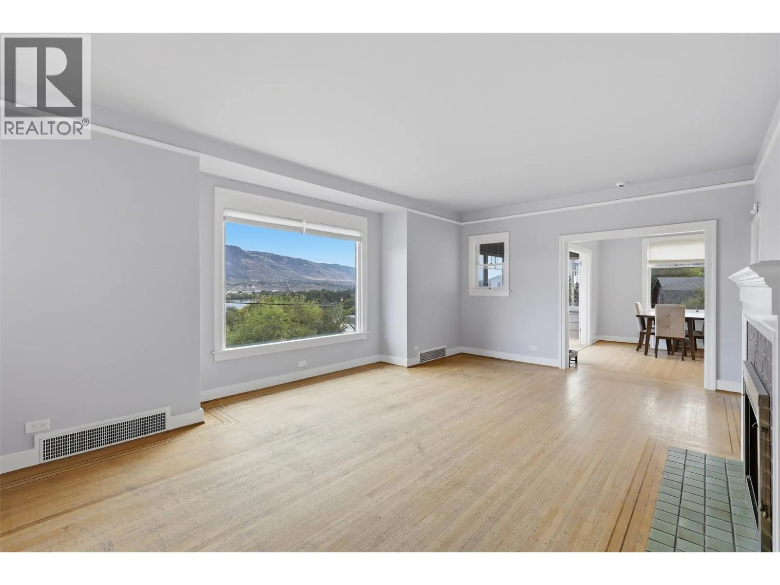 275 SEYMOUR  W Street