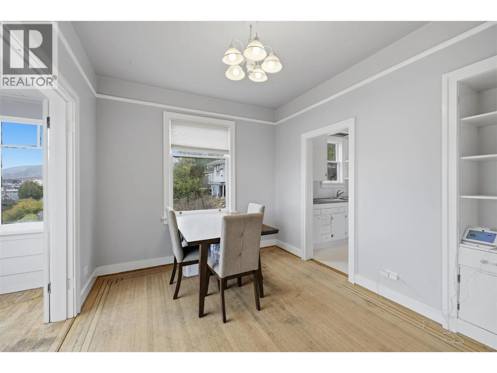 275 SEYMOUR  W Street