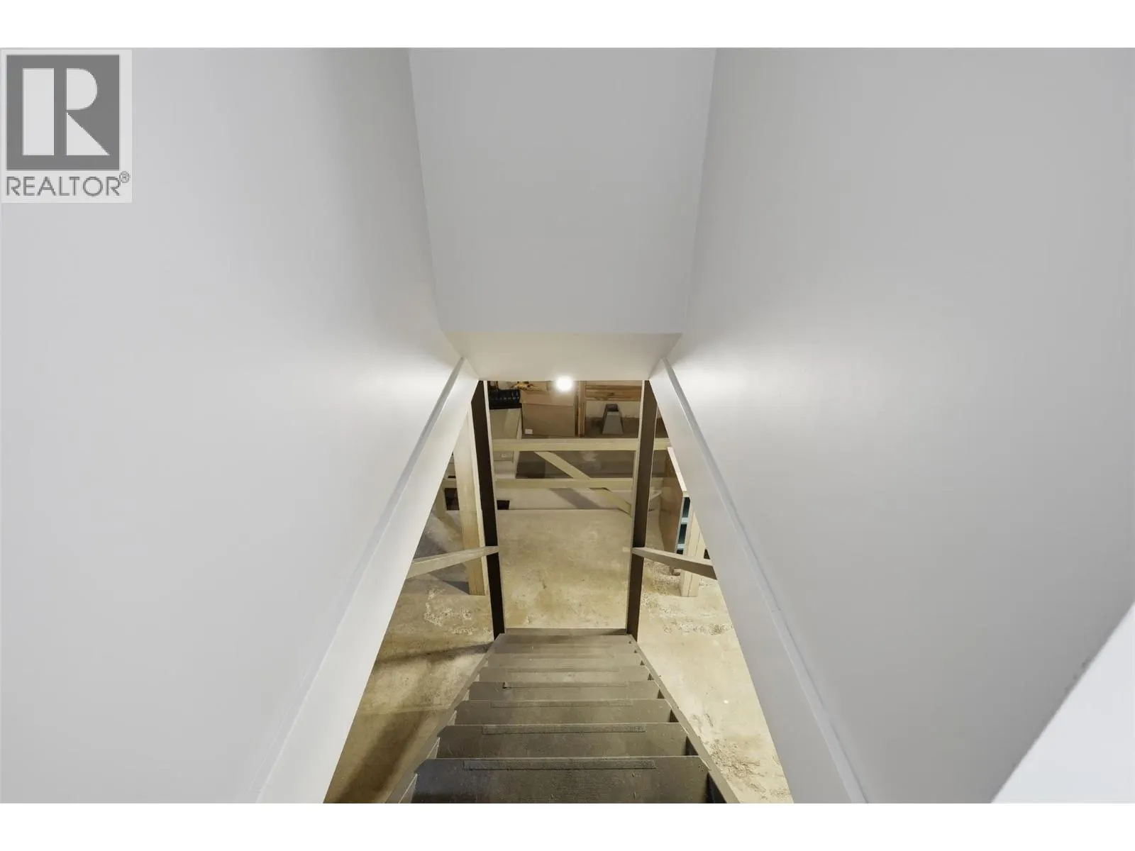 275 SEYMOUR  W Street
