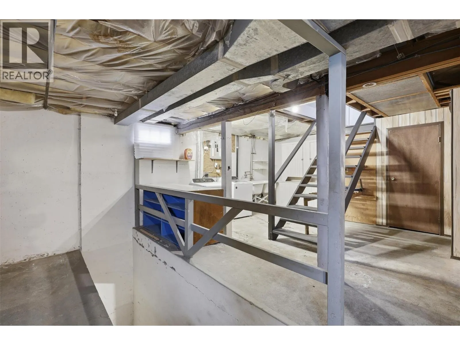275 SEYMOUR  W Street