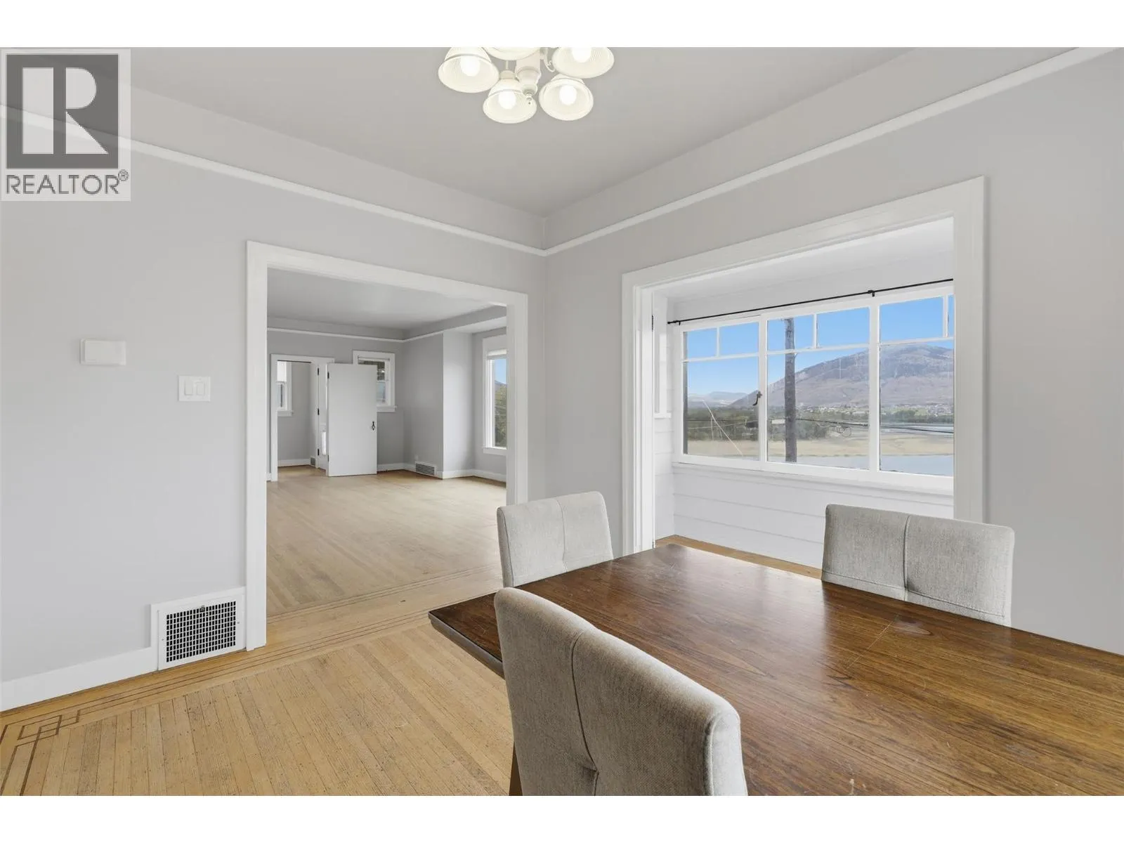 275 SEYMOUR  W Street