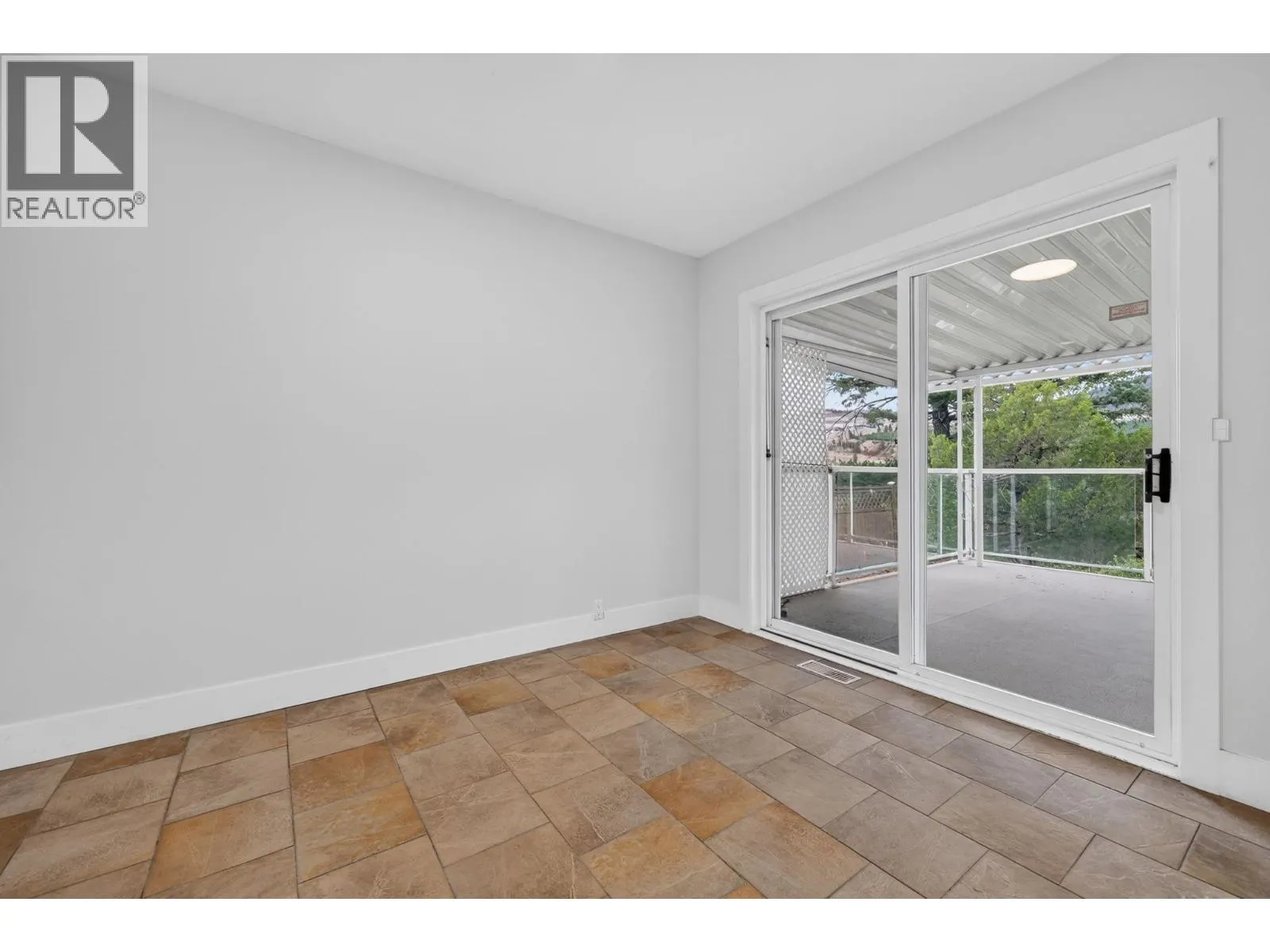 2571 Pineridge Place