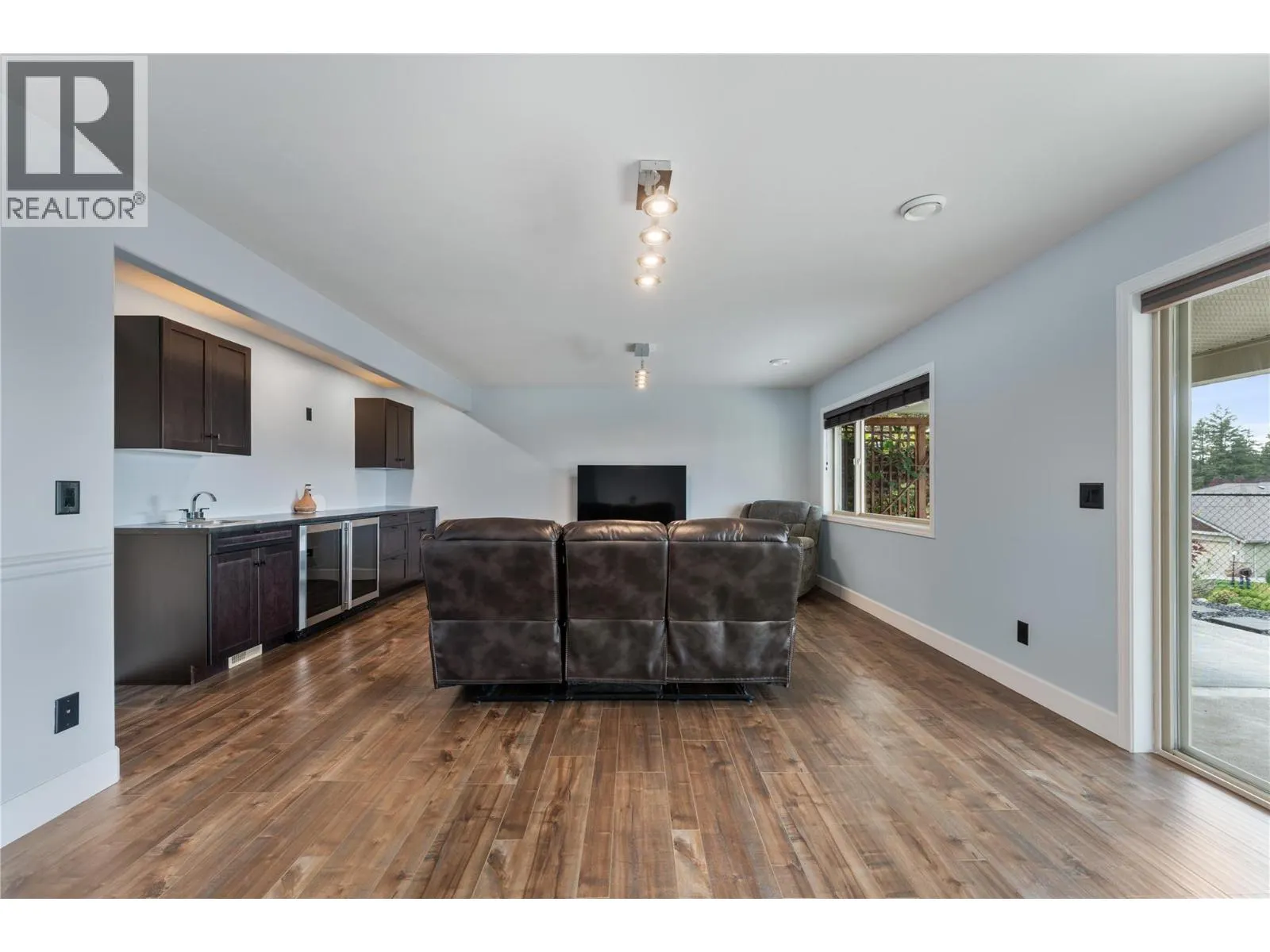 3516 Camelback Drive