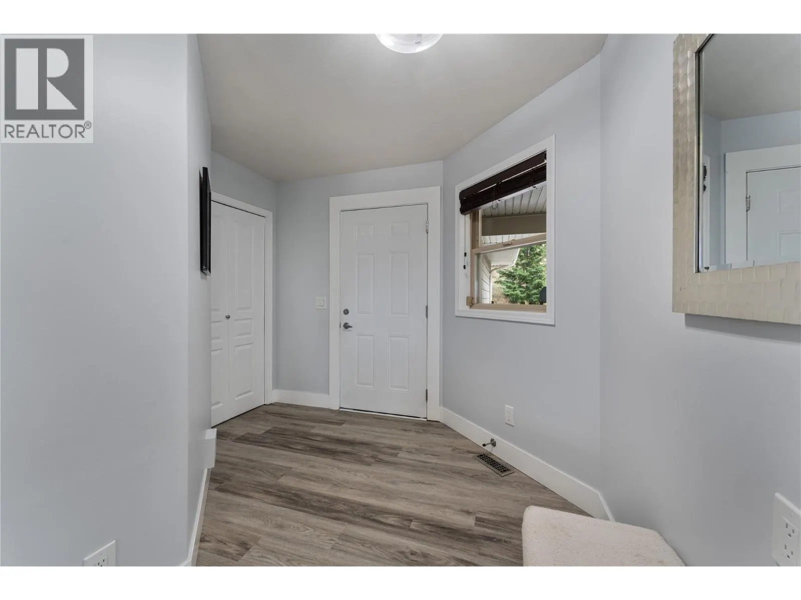 3516 Camelback Drive