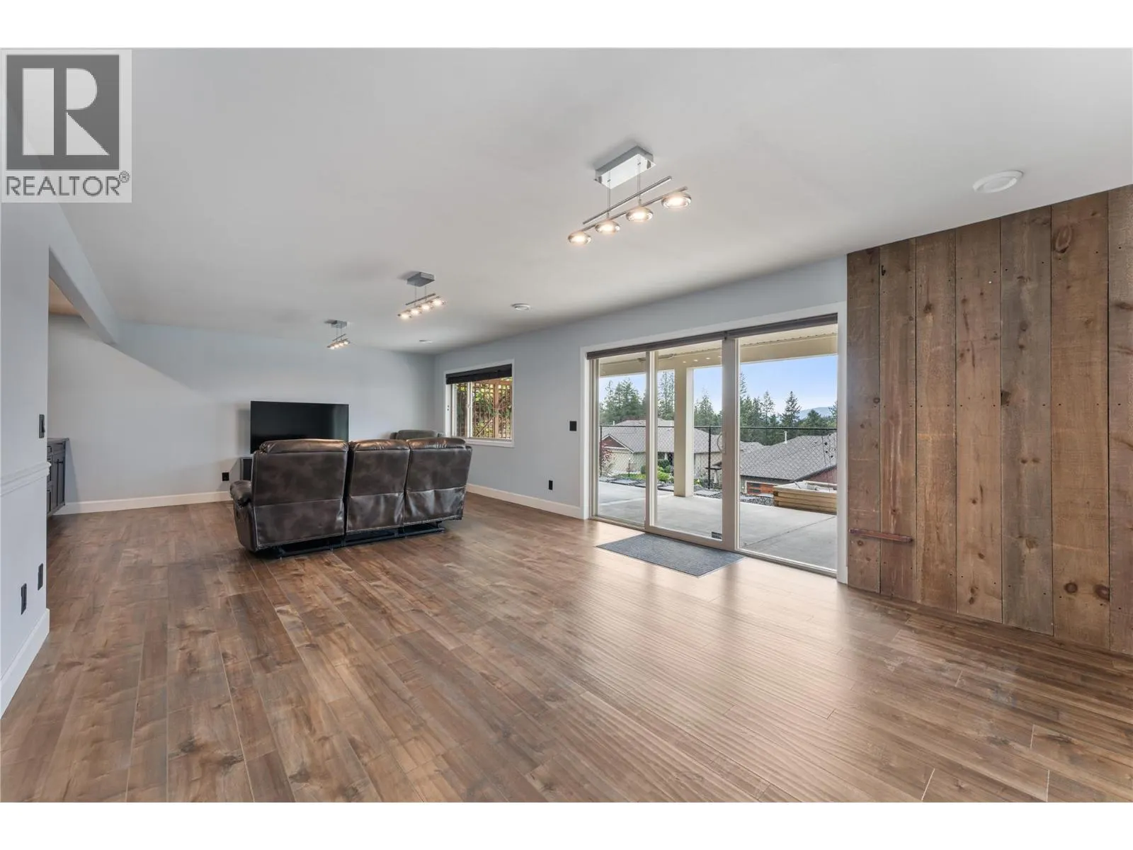 3516 Camelback Drive