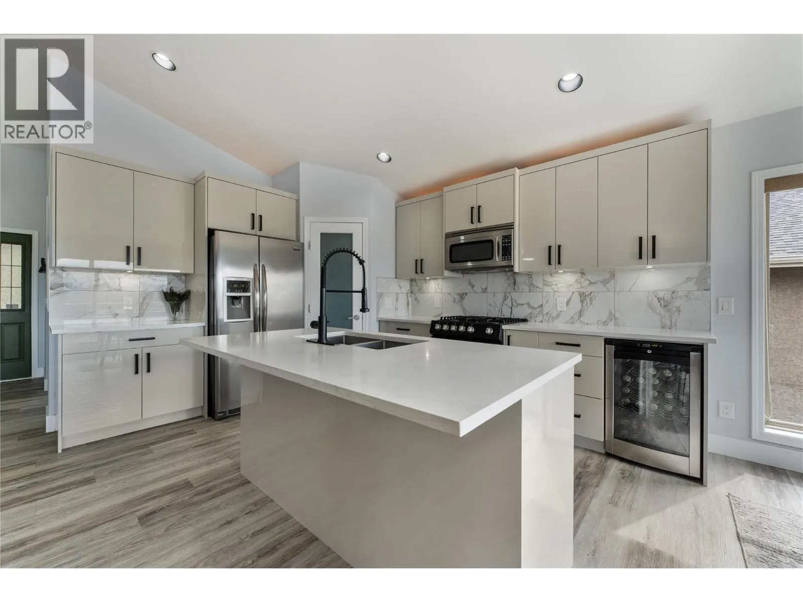 3516 Camelback Drive