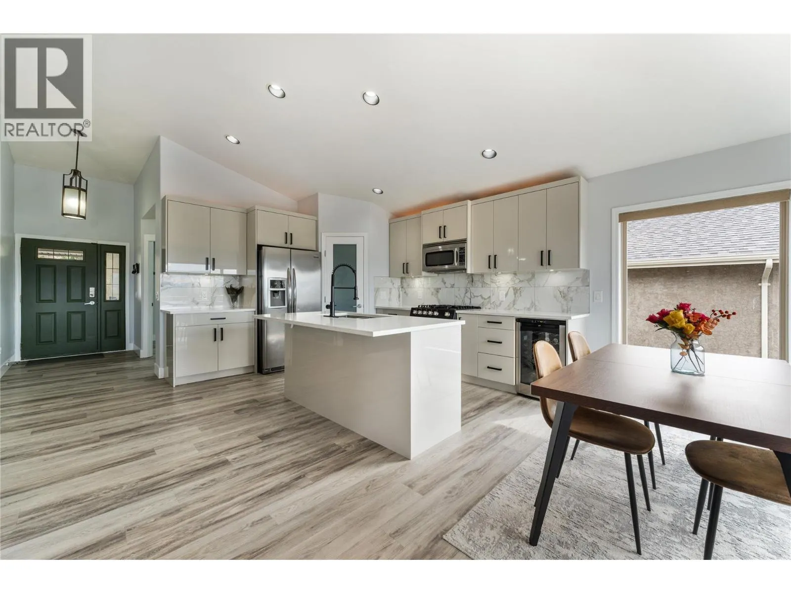 3516 Camelback Drive